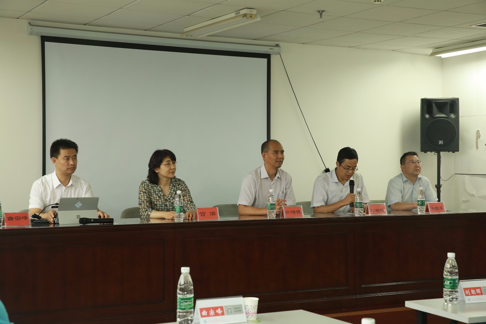 1042990367.jpg 1042990367.jpg