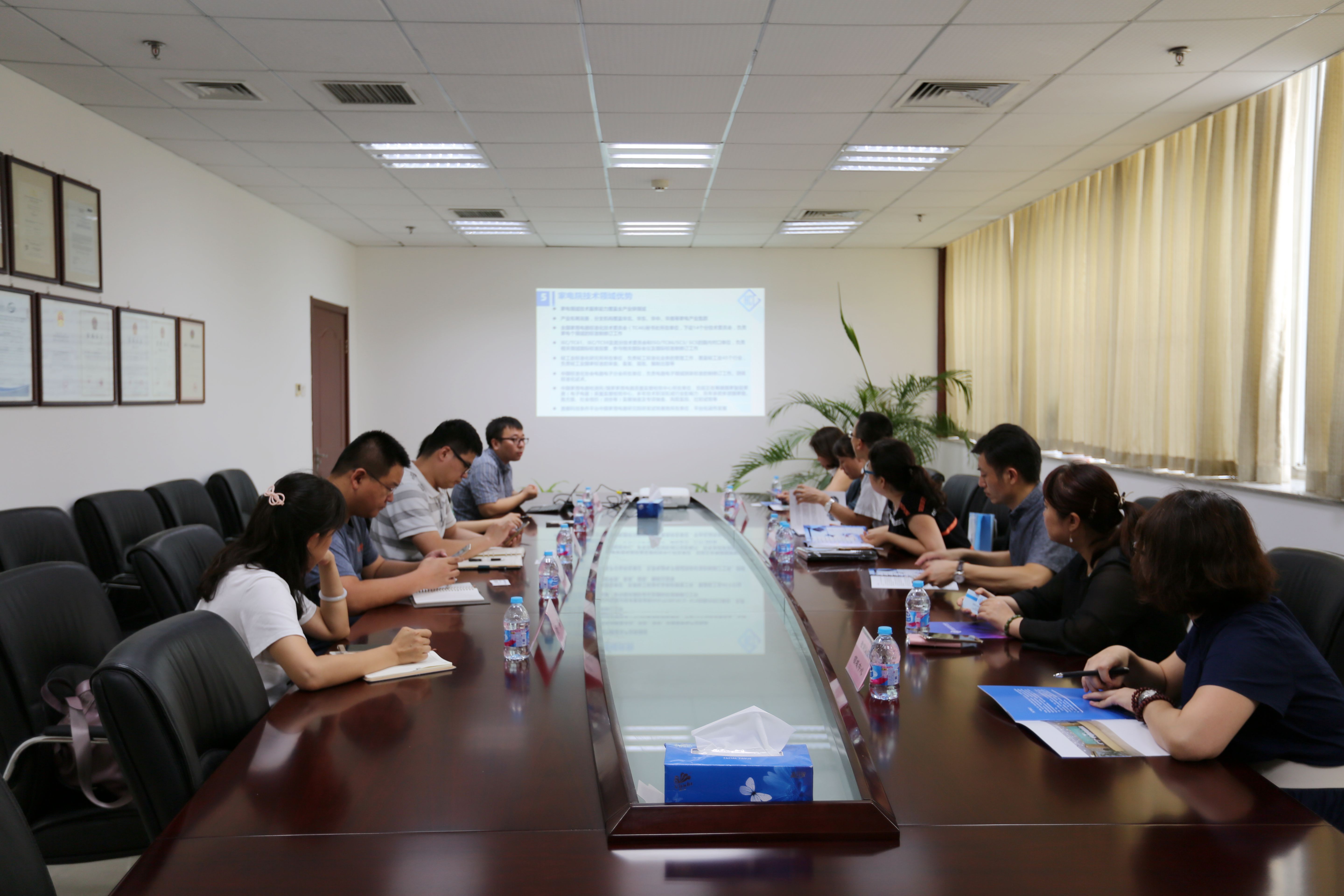 開會(huì)用.jpg 開會(huì)用.jpg