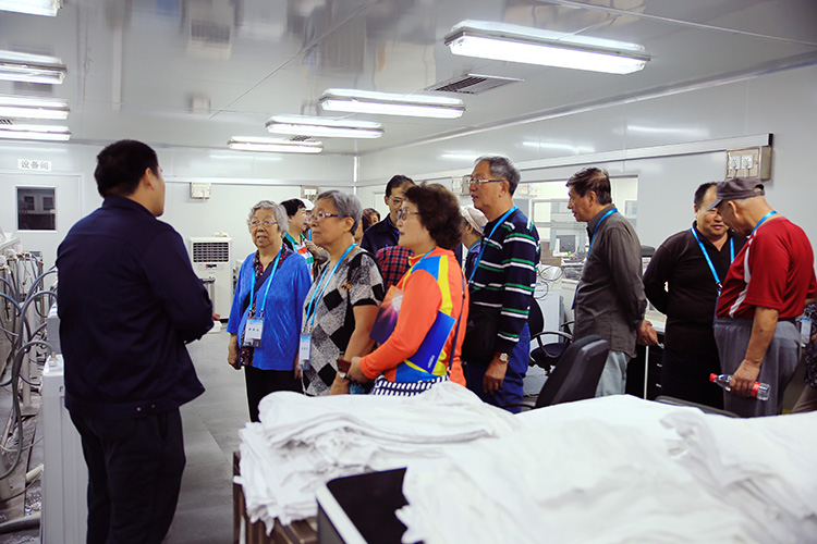 參觀1.jpg 參觀1.jpg