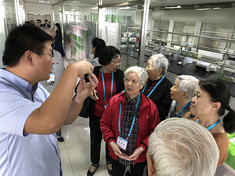 參觀4.jpg 參觀4.jpg